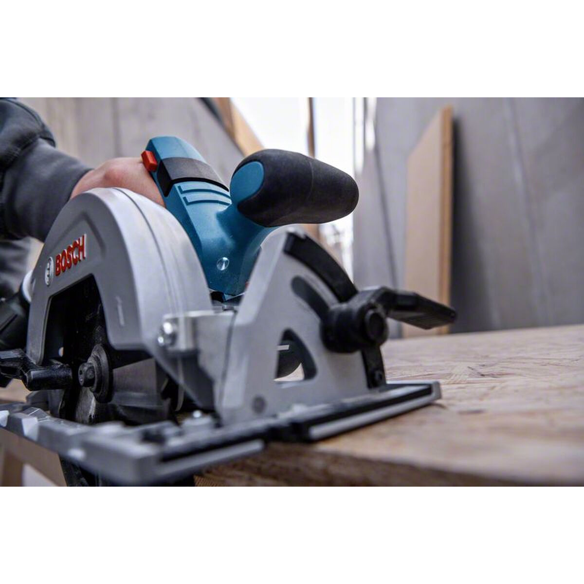 Циркулярен трион BOSCH GKS 18 V